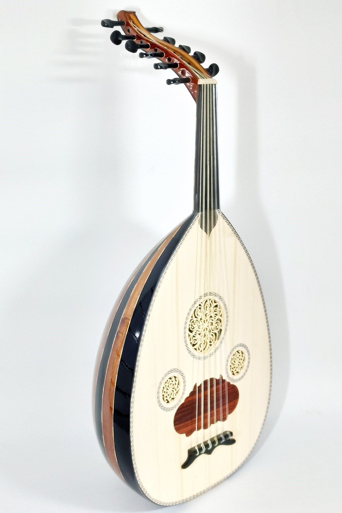 Ceviz Ve Maun Ağacı Orta Düzey Ud